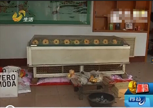 女子自殺被放冰柜十多天