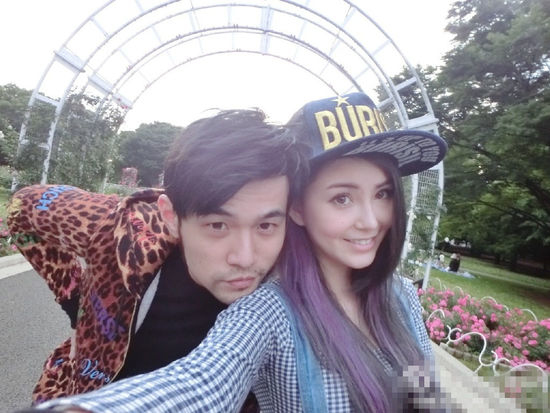 周杰倫首度公開戀情 曬出和昆凌合照