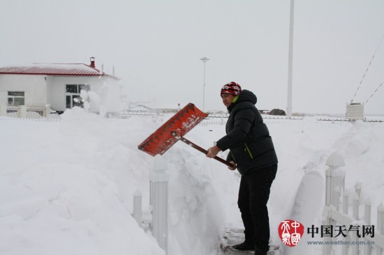 黑龍江撫遠暴雪積雪深度達1米