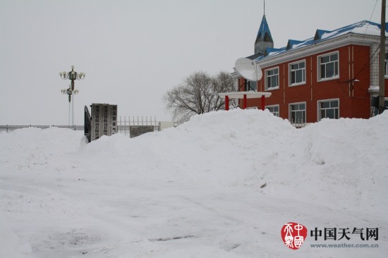 黑龍江撫遠暴雪積雪深度達1米