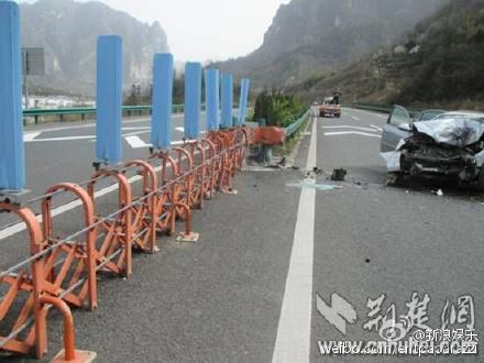譚赟與妻子車禍身亡