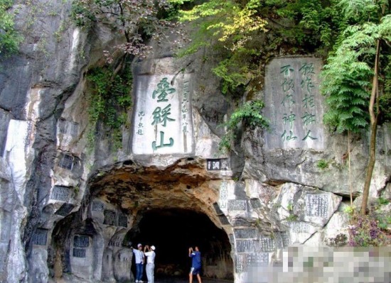 桂林木龍湖景區滾石擊中游客事故現場