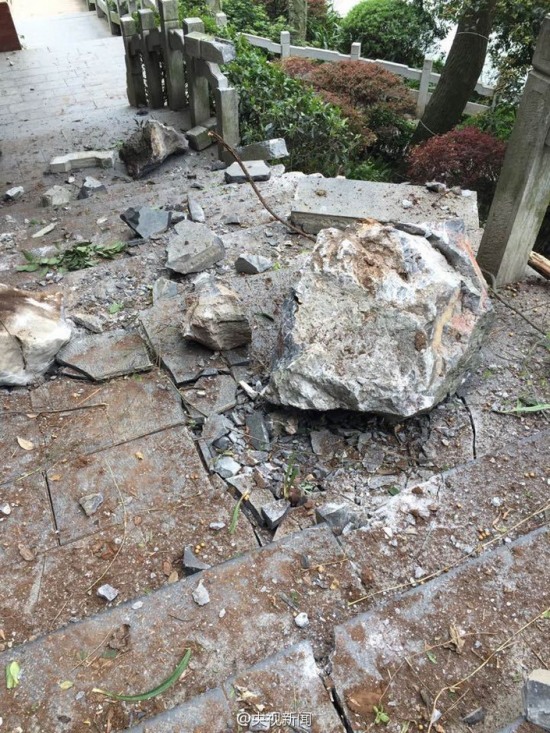 桂林木龍湖景區滾石擊中游客事故現場