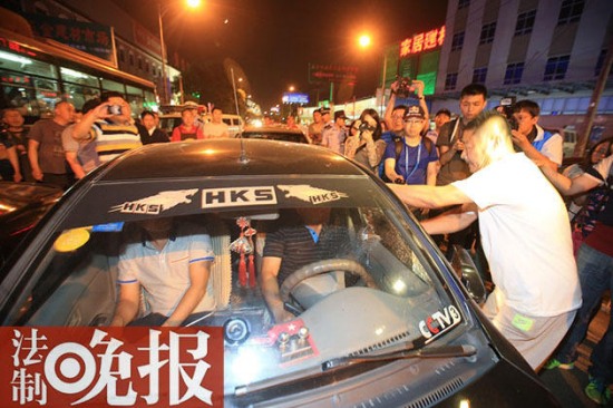 北京黑車司機拒查