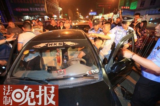 北京黑車司機拒查