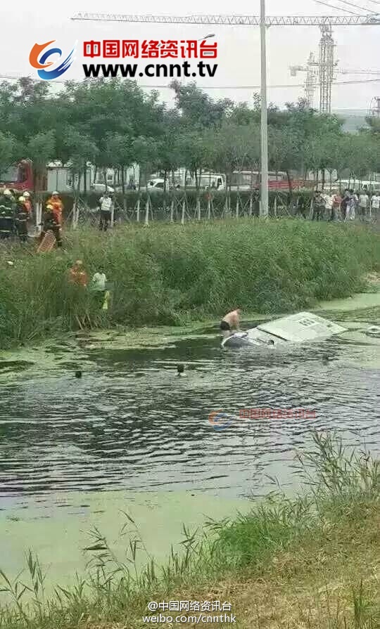 天津客車墜河