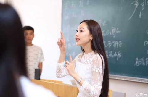 大連女老師走紅網(wǎng)絡(luò)