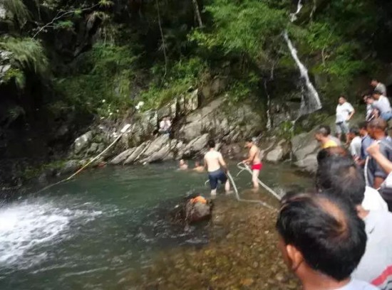 巖坦溺水事故