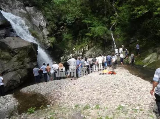 巖坦溺水事故