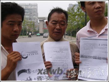 農民工持孩子錄取書討薪