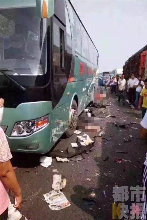 西禹高速8車(chē)連撞