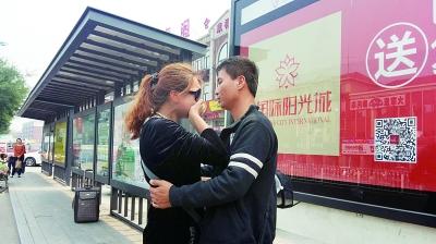 妻子讀懂電話暗語(yǔ)救丈夫