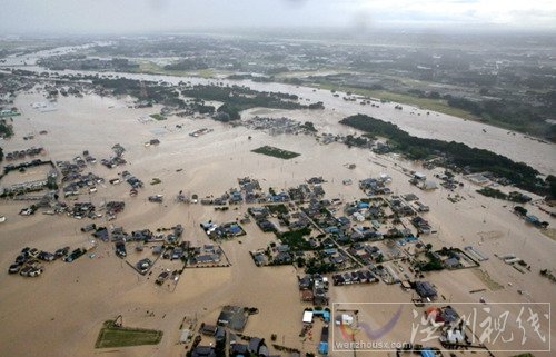 日本境內兩條大河決堤致洪水泛濫