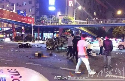 昆明高校區(qū)車禍