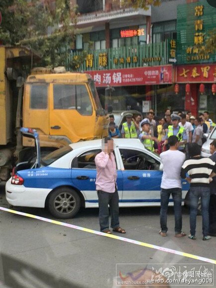 德陽工農(nóng)村路口車禍