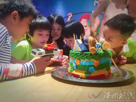 吳鎮宇為兒子慶生
