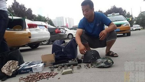 西安乘客高射炮彈子彈遺留出租車上