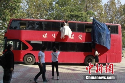 鄭州現懸浮婚禮