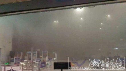 現場都是濃煙