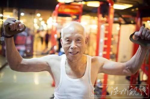 九旬老人練出一身肌肉