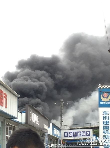 成都建國汽車發生大火
