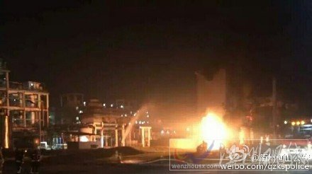 現(xiàn)場火光非常的亮