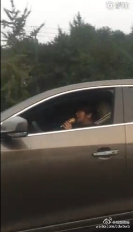 女司機開車K歌