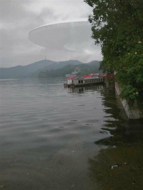 四川眉山天空現飛碟云