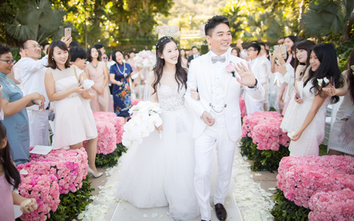 劉強(qiáng)東與奶茶妹妹婚禮現(xiàn)場(chǎng)照