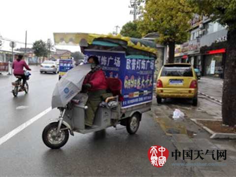 安徽南北今日溫差達(dá)26℃ 呈現(xiàn)北方裹貂南露腰 