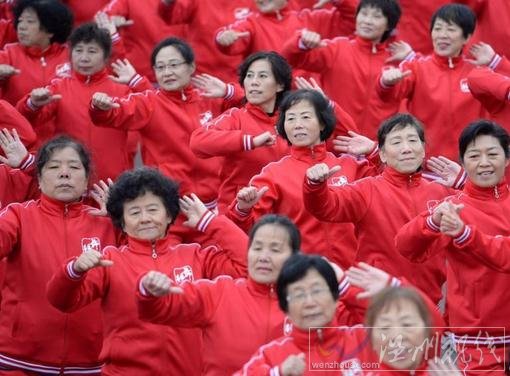 大媽齊跳小蘋果 現場圖片
