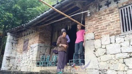 因?yàn)樯囝^太嚇人 沒(méi)有幼兒園愿意接收小騰