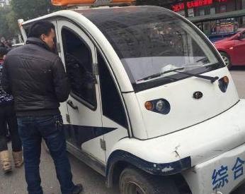 學(xué)生遭執(zhí)法車(chē)撞死
