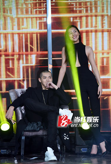 劉雯與吳亦凡現(xiàn)場搭檔。