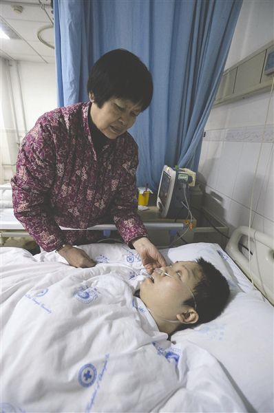 女子遇車禍智力變3歲小孩 苦了護(hù)工