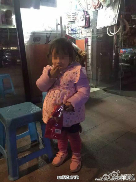 人販子當(dāng)街搶娃被群眾圍毆