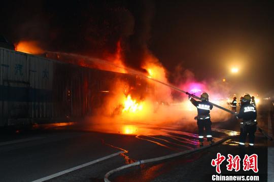 運車貨車高速起火