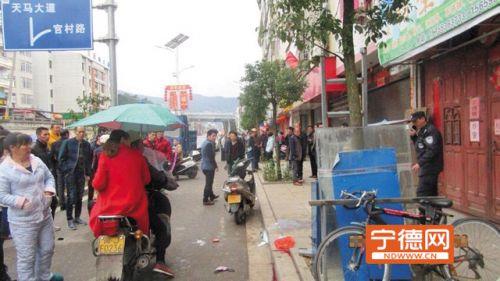 福安男子當(dāng)街捅妻自殘