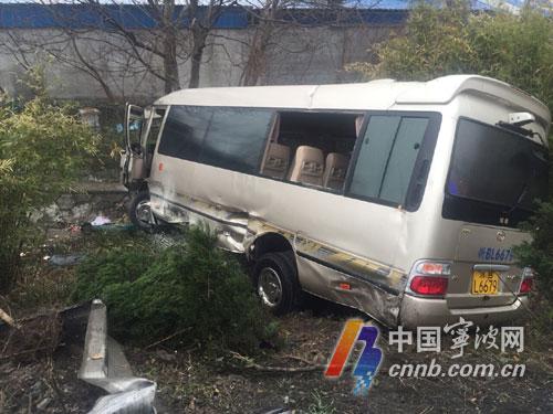 3.8節在杭甬高速發生客車翻車事故2人受傷
