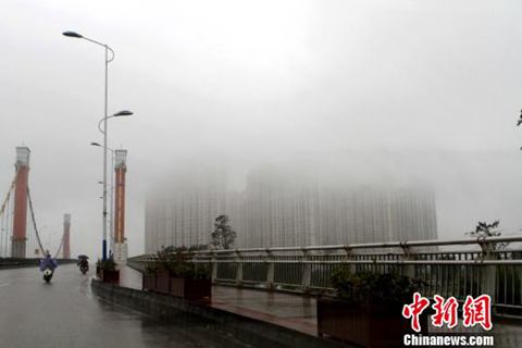 廣西大霧 3月16日廣西欽州強(qiáng)濃霧擊