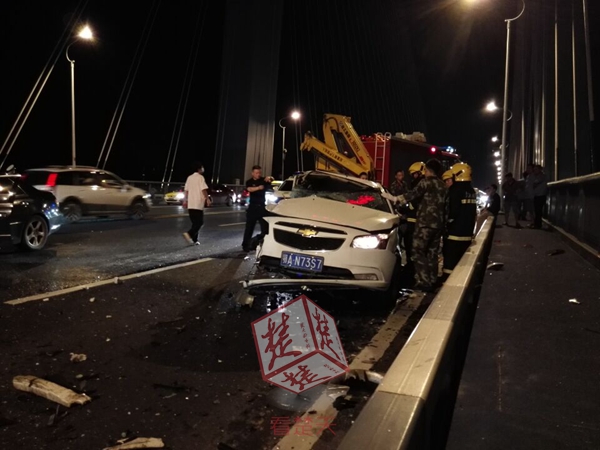 武漢長江二橋車禍