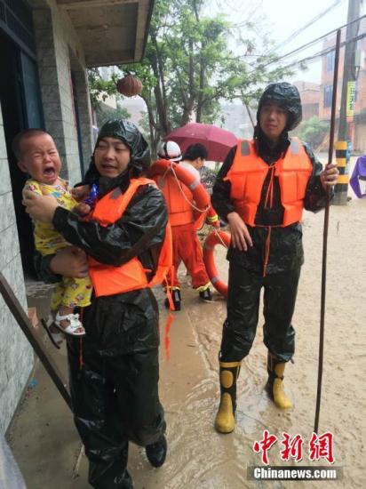 尼伯特臺(tái)風(fēng)災(zāi)情 福建5人失蹤損失近8億元臺(tái)灣死3人損失1億