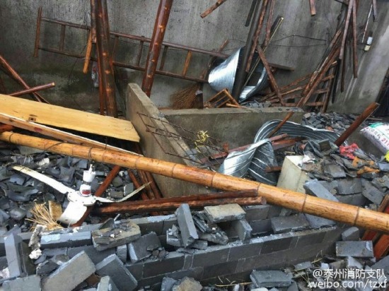江蘇泰興突發颶風