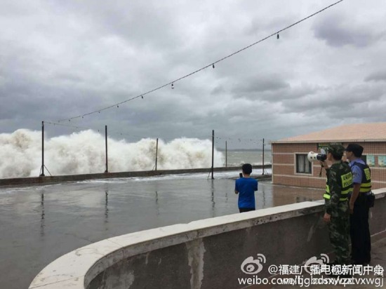 福建臺風尼伯特登陸前沿海大風和大浪