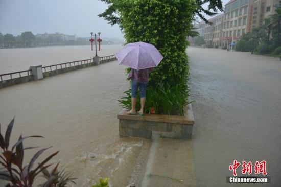 臺(tái)風(fēng)電母造成海南一名戰(zhàn)士犧牲