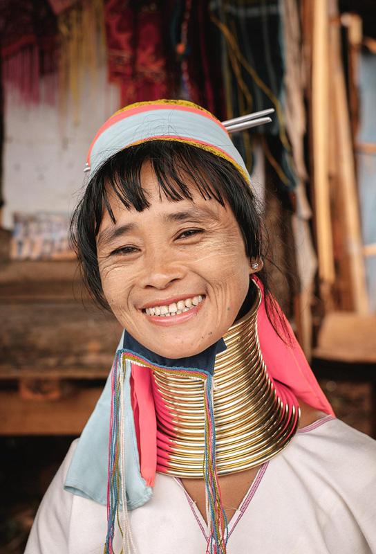 婦女以長脖子為美