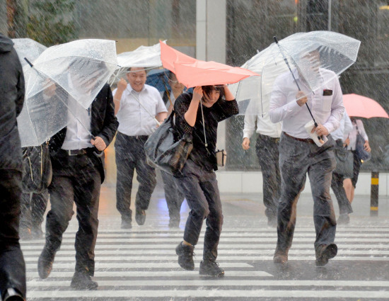 臺風馬勒卡登陸日本 暴雨大風造成2失蹤36傷