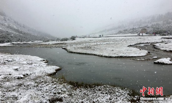稻城亞丁九月天氣下雪