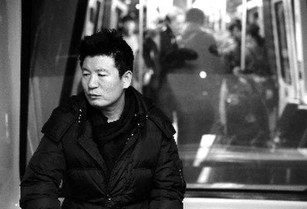 閆永明20出頭身家過(guò)億 投案自首結(jié)束逃亡