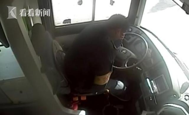 老大爺罵哭司機(jī)